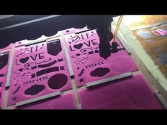 Laser het cutiing op steendocument